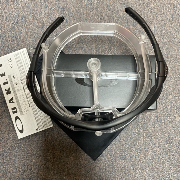 Oakley sunglasses M2 FRAME XL Matt Black Prizm Black Polarized New - Picture 4 of 10